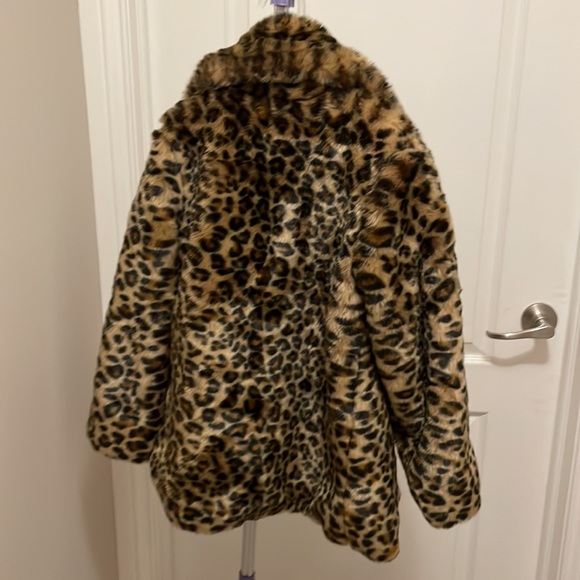Beautiful girl faux fur coat - Picture 2 of 7